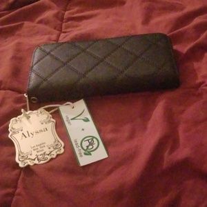 WOMEN'S ALYSSA MILANO BIG BLACK ZIPPER WALLET!!!!!